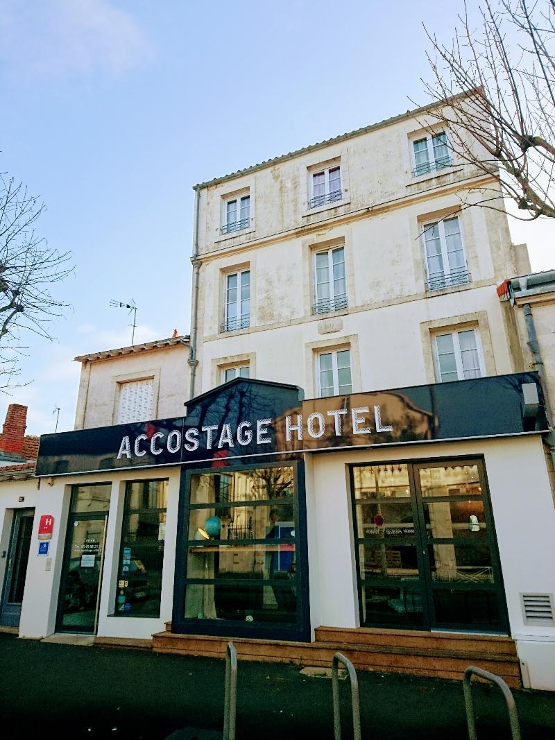 Accostage De La Concurrence Hotel 2*